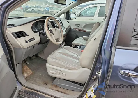 2014 Toyota Sienna Xle 7-Passenger z USA, uszkodzony, nr VIN 5TDDK3DC8ES082954